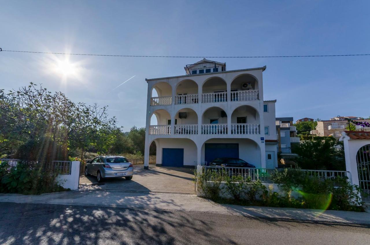 Apartments Tomislav Трогир Экстерьер фото