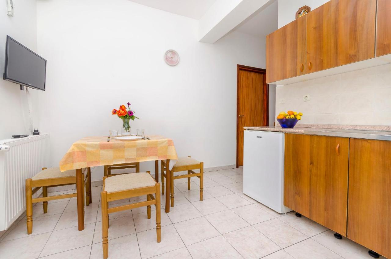 Apartments Tomislav Трогир Экстерьер фото